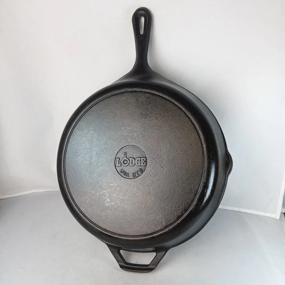 Vintage Lodge Cast Iron Skillet Griddle Broiler Fryer Pan Dual Spout 11